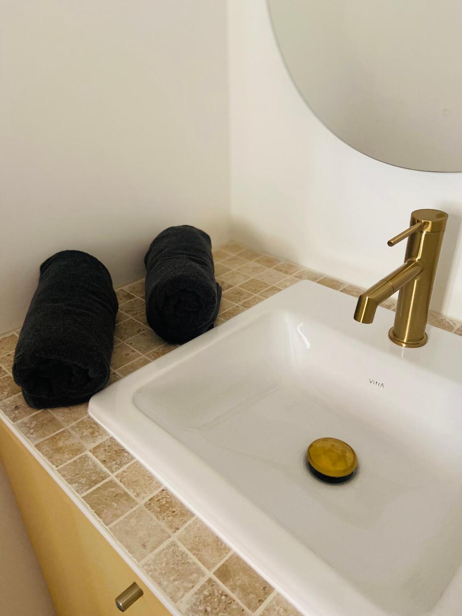 Les Appartements Du Vieux Poussan Kültér fotó