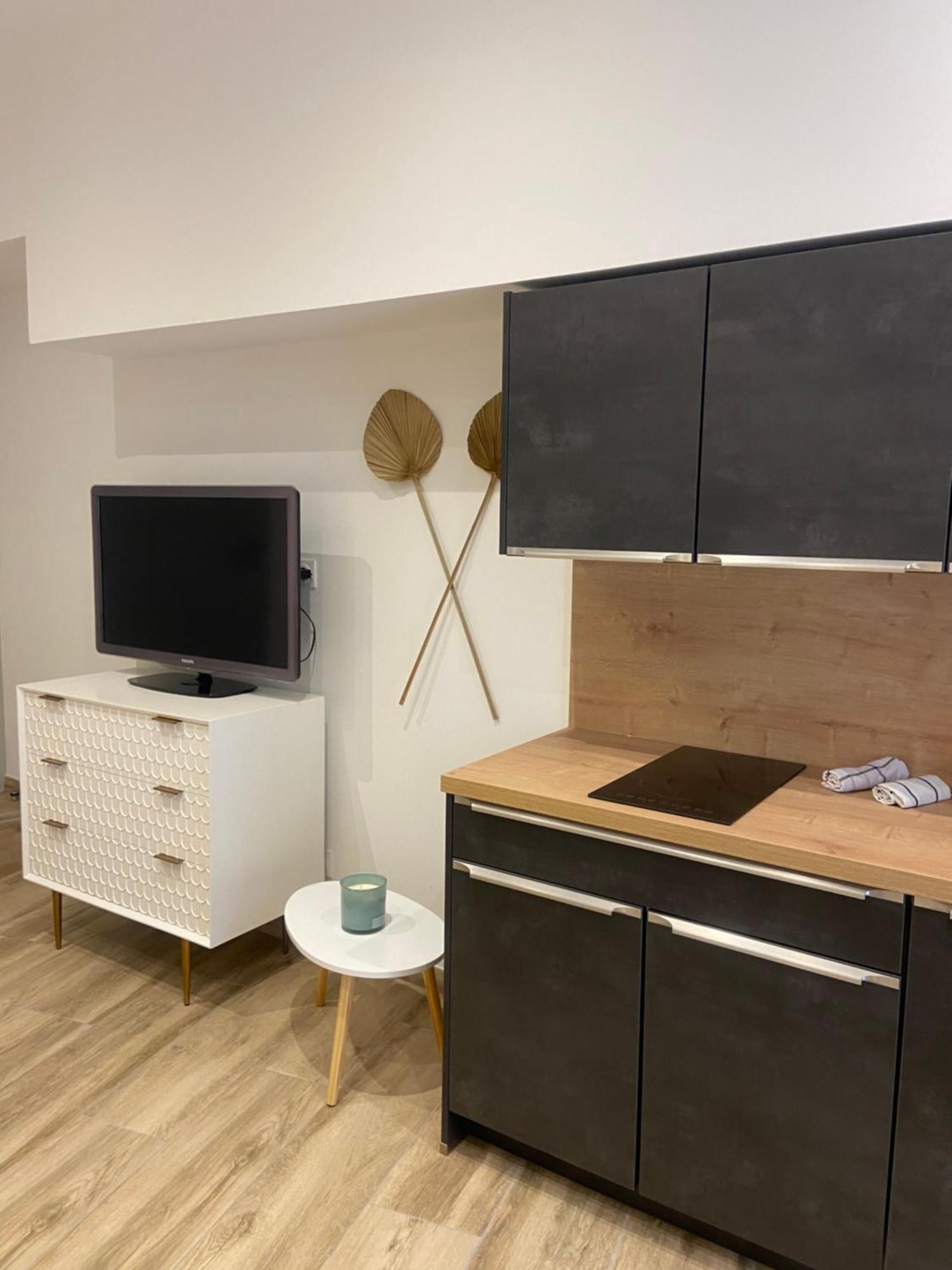 Les Appartements Du Vieux Poussan Kültér fotó