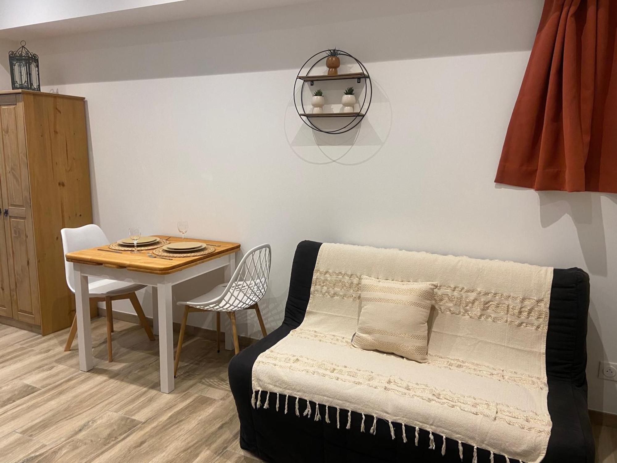 Les Appartements Du Vieux Poussan Kültér fotó